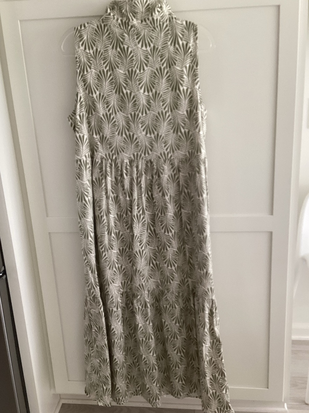 Tahari Olive and White Leaf-Print Sleeveless Maxi Dress - Picture 3 of 3